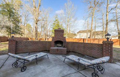 Elegant Retreat Spacious with Outdoor Fireplace - Foto 38