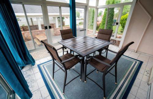 Spacious Home In A Quiet Neighborhood - Foto 8