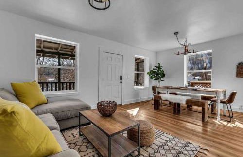 Where We Roam Log Cabin with Mountain Views - Foto 13