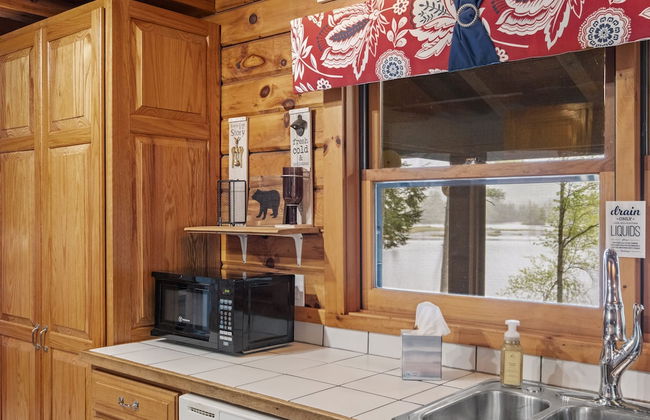 Private Lakefront - Luxury Log House - Photo 13