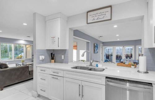 Stunning 4 Bedrooms House with Pool 6 minutes to the Ocean - Foto 42