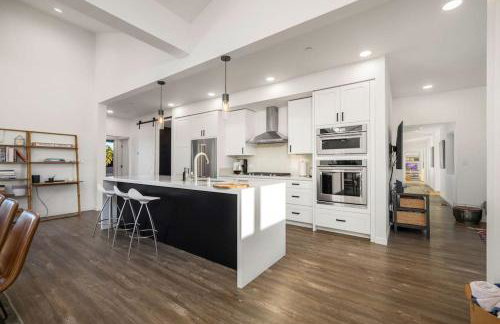 Year-Round Heated Pool - Hot Tub - Fire Pit - Lawn - Foto 40