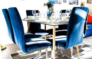 City Centre 3 Bedroom House Sleep upto 9 Guests with Garden and Parking - Foto 23