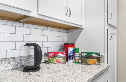 Luxe 1BR/1BA: Dive, Rest, Explore. Book Now! - Foto 39