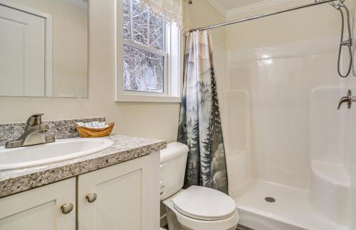 Near Trails and VAST Access! Modern Burke Home Base - Foto 14