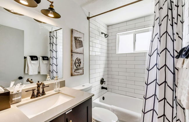 Convenient 2BR Apt w Covered Parking SLC - Foto 29