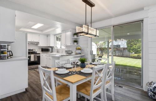 KING BED/Fresh Home/Seperate Big Screen Rooms/Park - Photo 19