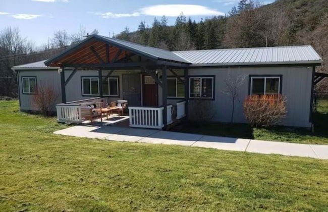 Enchanting Getaway: Farmhouse and Tiny House Duo - Foto 2