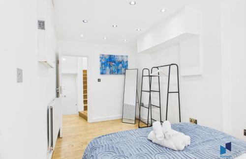 Modern 4BR House, Spacious, Garden, Free Parking - Foto 18