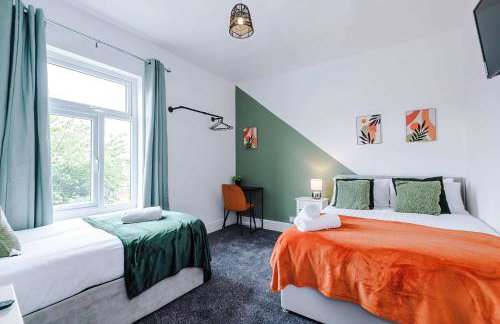 Spacious 3 Bed in Manchester by 53 Degrees Property, Perfect for Group Stays, Sleeps 8 with Free Parking! - Foto 8