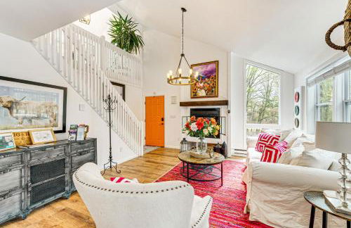 Deck, Fire Pit and Pool Access at Poconos Retreat! - Foto 4