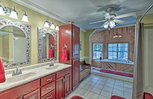 Secluded Edgemont Getaway with Huge Outdoor Deck! - Foto 14