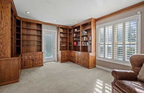 Hobbs Mill Ski Lodge Theater Games Dogs OK - Photo 24