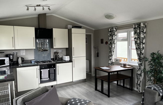 Beautiful and Tranquil Lakeside Lodge - Sleeps 5 - Foto 6