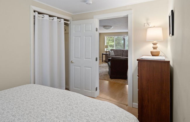 Cozy Colchester Cabin near Lake by RedAwning - Foto 7