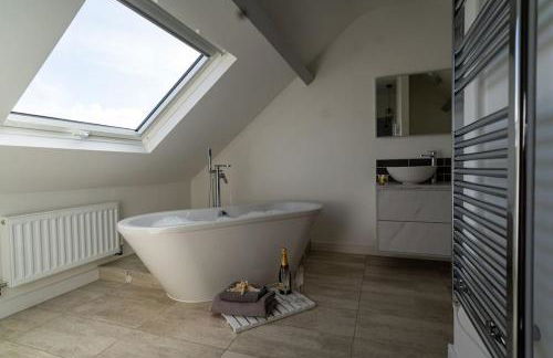 Long Barn, seaside cosy cottage for 8 - Photo 17