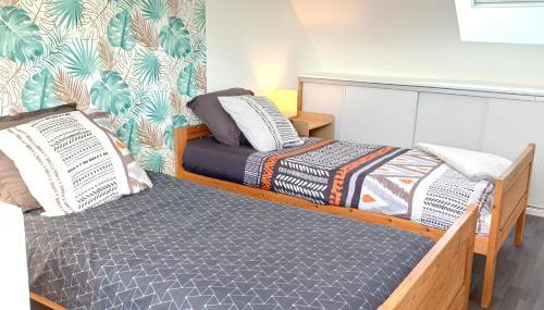 L'artistique, 4 lits, 2 chambres, stationnement gratuit, spacieux, atypique - Foto 2