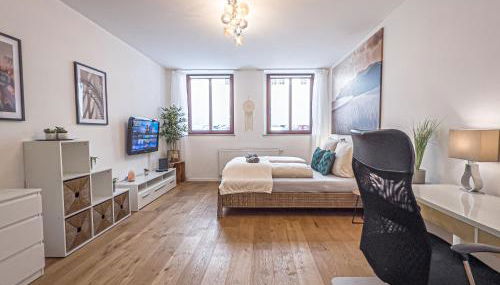 Gemütliche Ferienwohnung mit 2 Schlafzimmern, kostenfreiem Parkplatz, modernem Bad, Küche, Waschmaschine & Trockner - Foto 2