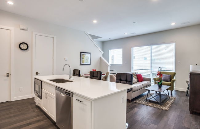 Upscale 2 bedroom Dallas TownHome - Foto 11