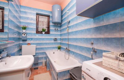 Amazing Home In Mijaca - Photo 22