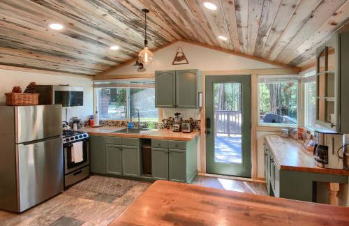 Beetlebark Bungalow- Inside Yosemite w/ hot tub EV charging cable - Foto 7