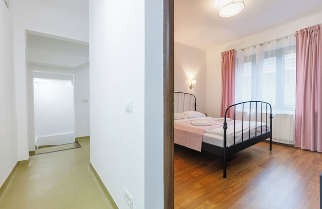 Modern Apartment - Photo 23