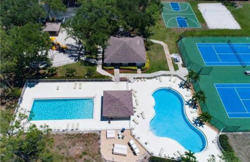 SUPERB VILLA WITH PRIVATE POOL IN NAPLES - Photo 32