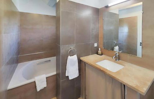 Awesome Home In Saint-Laurent-De-La-Ca - Foto 26