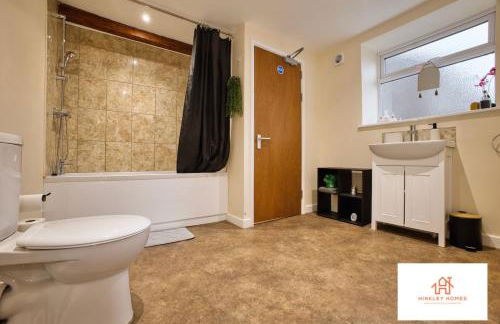 4 BR - Sleeps 12 - Long Stays - Free Parking - Foto 15