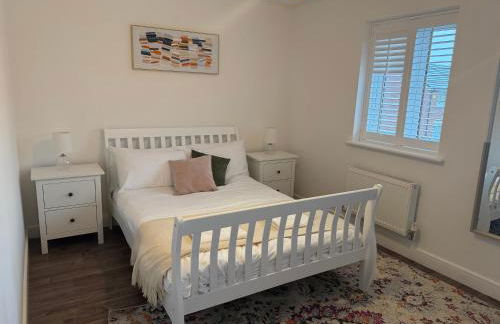 Luxury Contractor 4 Bed Home Sleeps 8 Cardiff Airport Parking - Foto 3