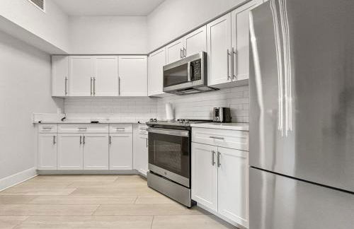 Family-Friendly 3-Bedroom Condo for 6 and 5 min to Disney - Photo 20