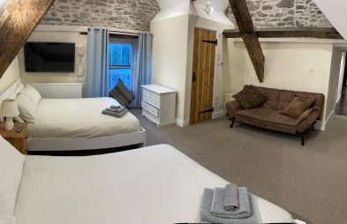 Large Historic Farmhouse in Rhondda Valley Perfect for Groups with Hot Tub - Foto 24
