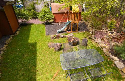 Bool Bear Lodge a pet friendly Pocono Vacation Home with Fireplace, BBQ and more - Foto 35