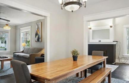 Blue & Gold Retreat sleeps 14 Minutes from ND - Photo 15