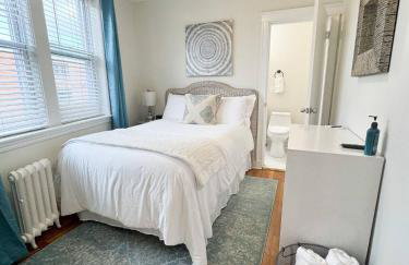 ½ mile to Longwood Medical, Renovated, Pub Trans - Foto 10