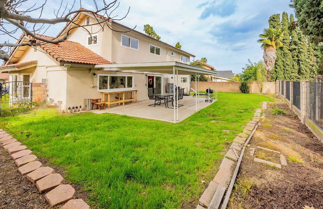 Serene Retreat & Modern Comforts in Rowland Heights - Foto 73
