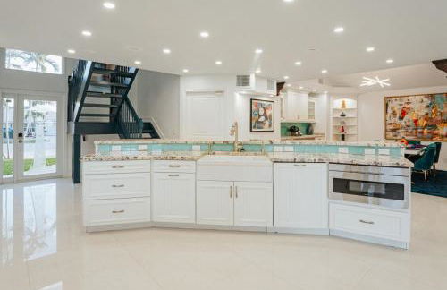 Beachfront Oasis w Htd Pool Cinema Game-Room Tiki - Foto 21