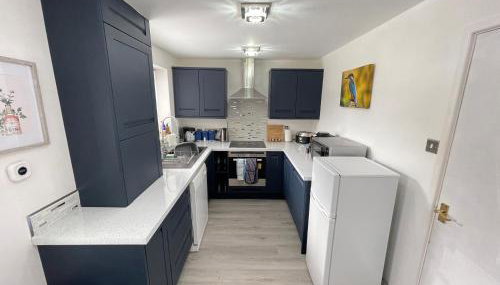 Riverside 2 Bedroom Townhouse with Car Charger - Foto 2