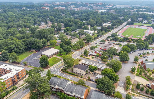 Five Points Dawg Crib On Campus - Foto 20