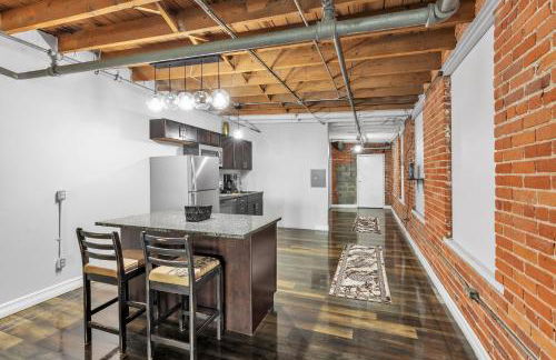 Stylish Chic Retreat At Lafayette Lofts 1 Bedroom Apts by RedAwning - Foto 26