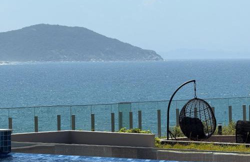 Piscinas de borda infinita e piscina interna aquecida com vistas deslumbrantes para o mar dos Ingleses, a 50 metros de altura - Foto 11