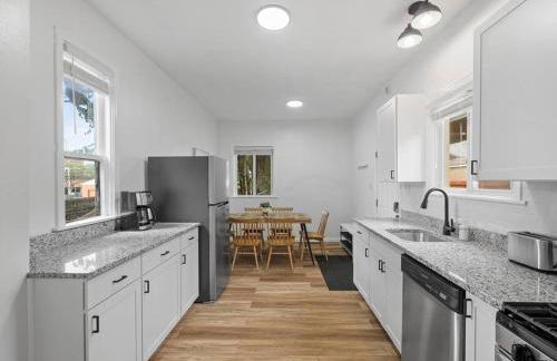 Bloomfield, Shadyside !2 Modern and Spacious Two Bedroom Apt with Free Parking - Foto 11