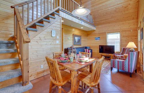 Lakefront Columbia Cabin with Porch and Shared Dock - Foto 7