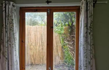 The Nook- Cotswold guest room - Photo 10