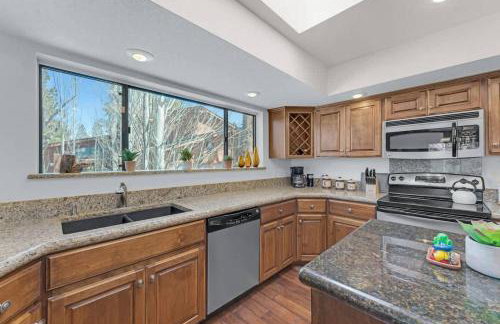 Country Club Cabin with Hot Tub - Foto 11