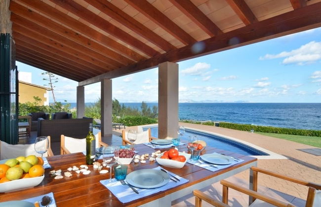 Luxurious Sea Front Villa in Mallorca - Photo 15