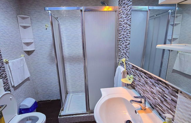 Luxor Home - Spacious & proximity to CFC - Photo 18