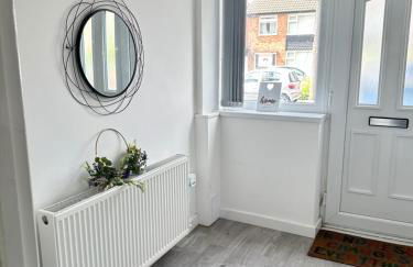 Cozy Family House 10 min from Manchester Airport - Photo 51