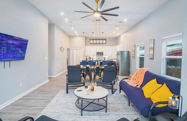 Seize the Moment! 4br/3ba Gem w/ Downtown Views! - Foto 16