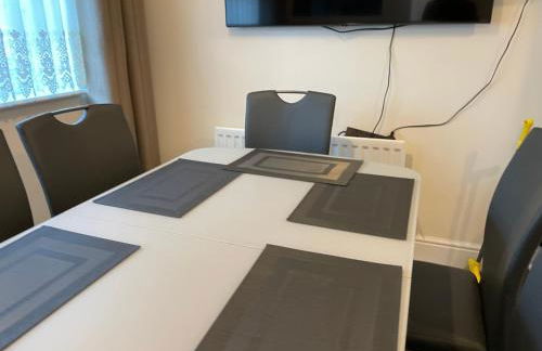 MODERN 4 BEDROOM HOUSE WITH GARDEN & PARKING - Foto 57